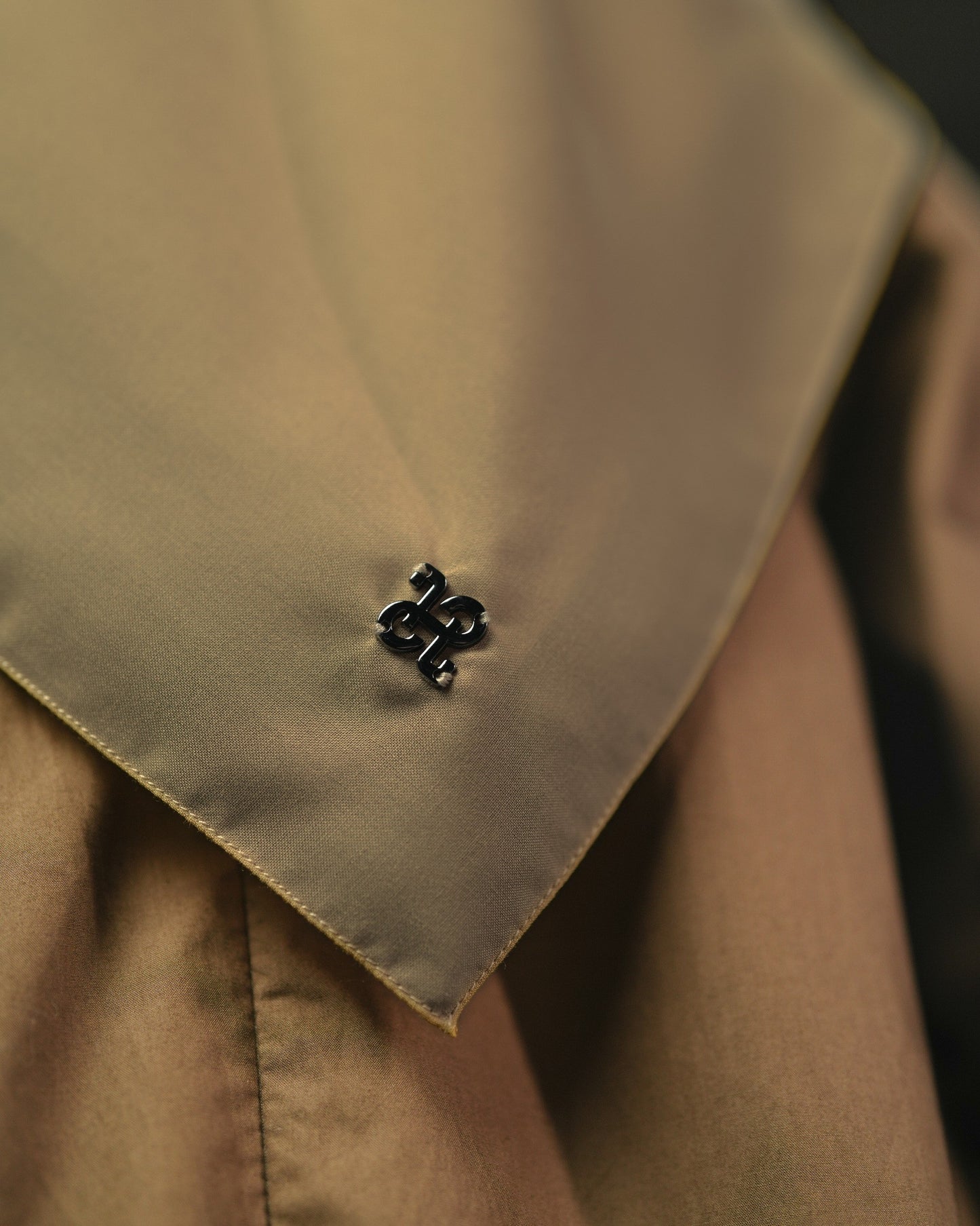 HL Voal Black Iron Logo
