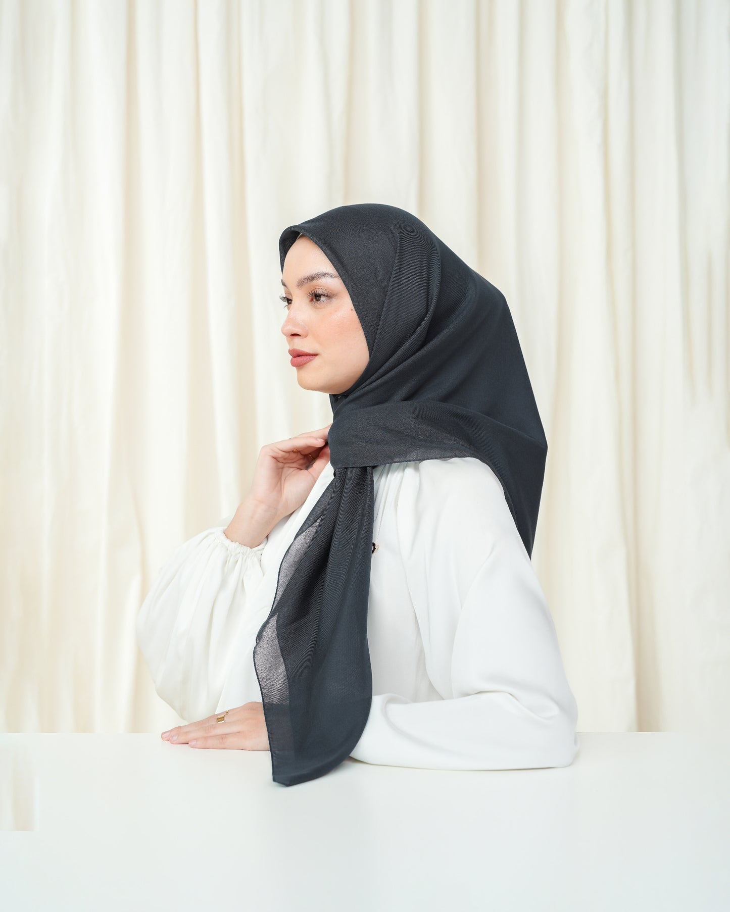 Heaven Lights - Voal Plain - Plain Square Voal Hijab