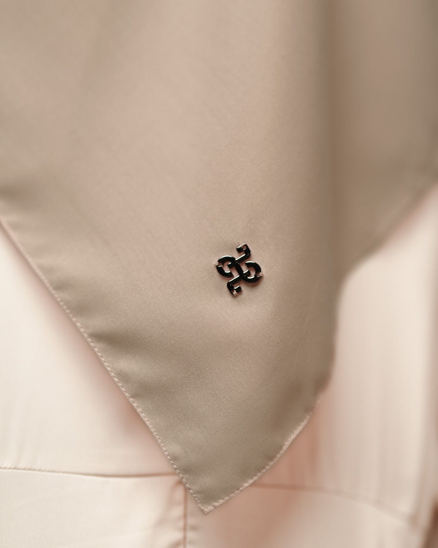 HL Voal Black Iron Logo