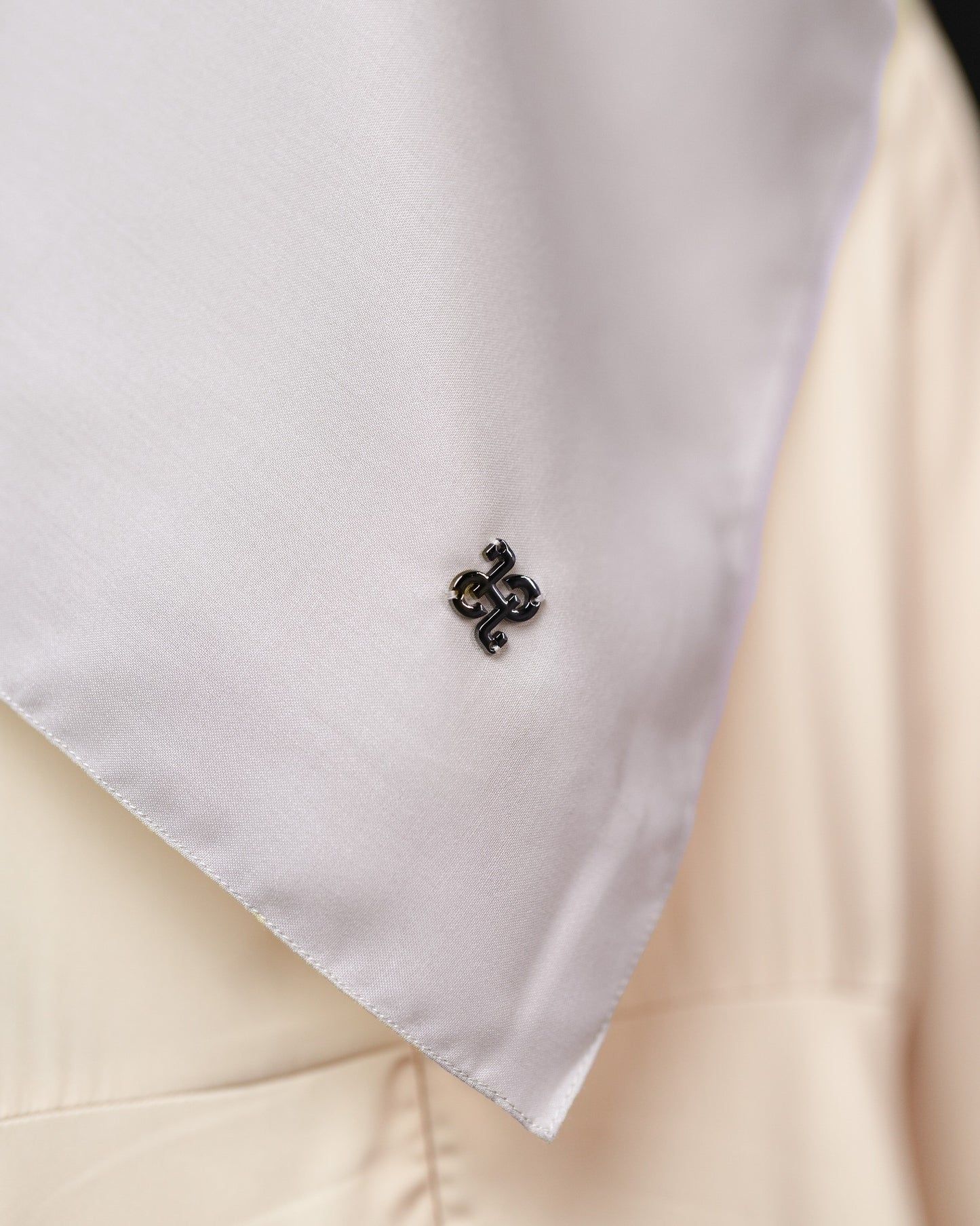 HL Voal Black Iron Logo