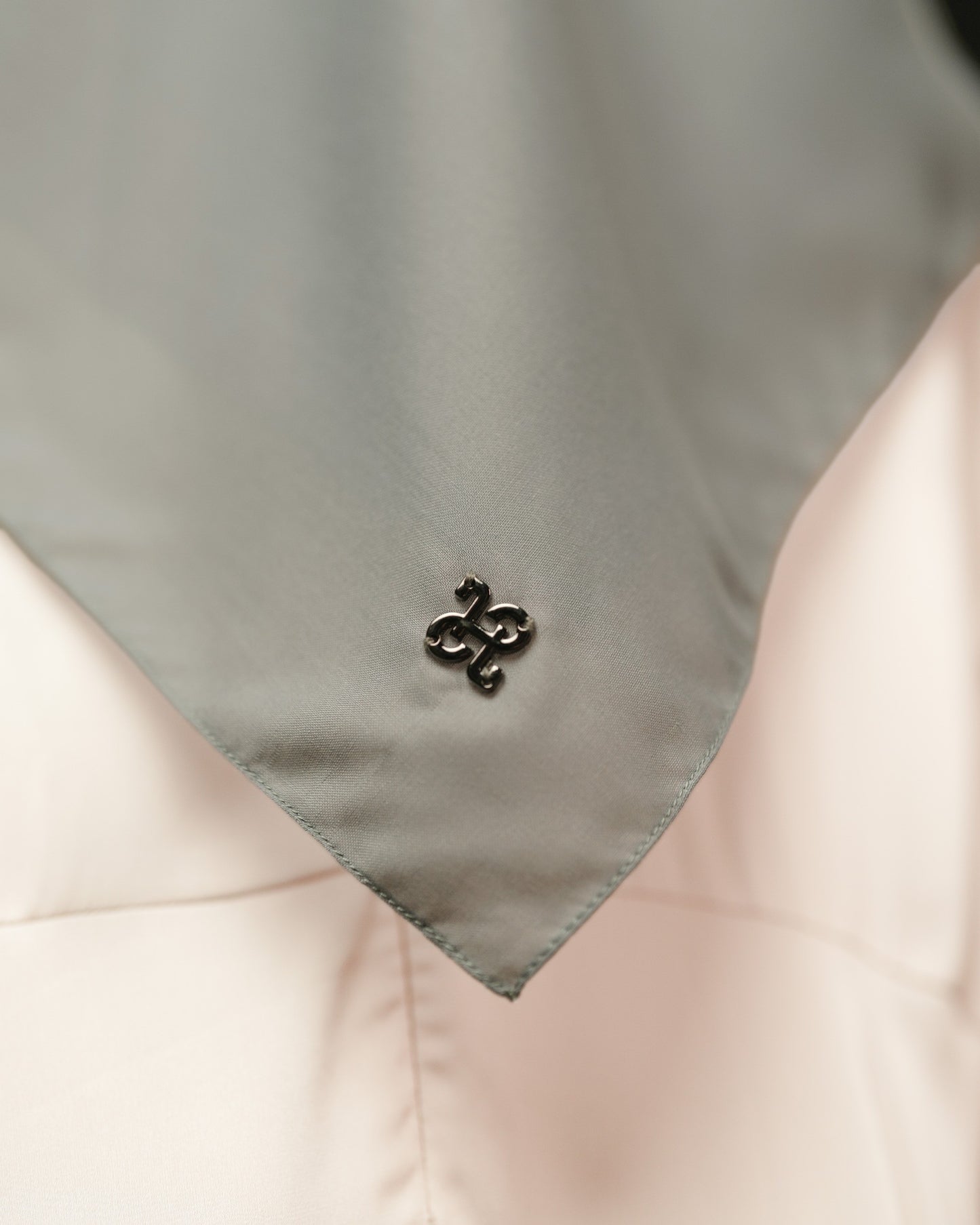 HL Voal Black Iron Logo