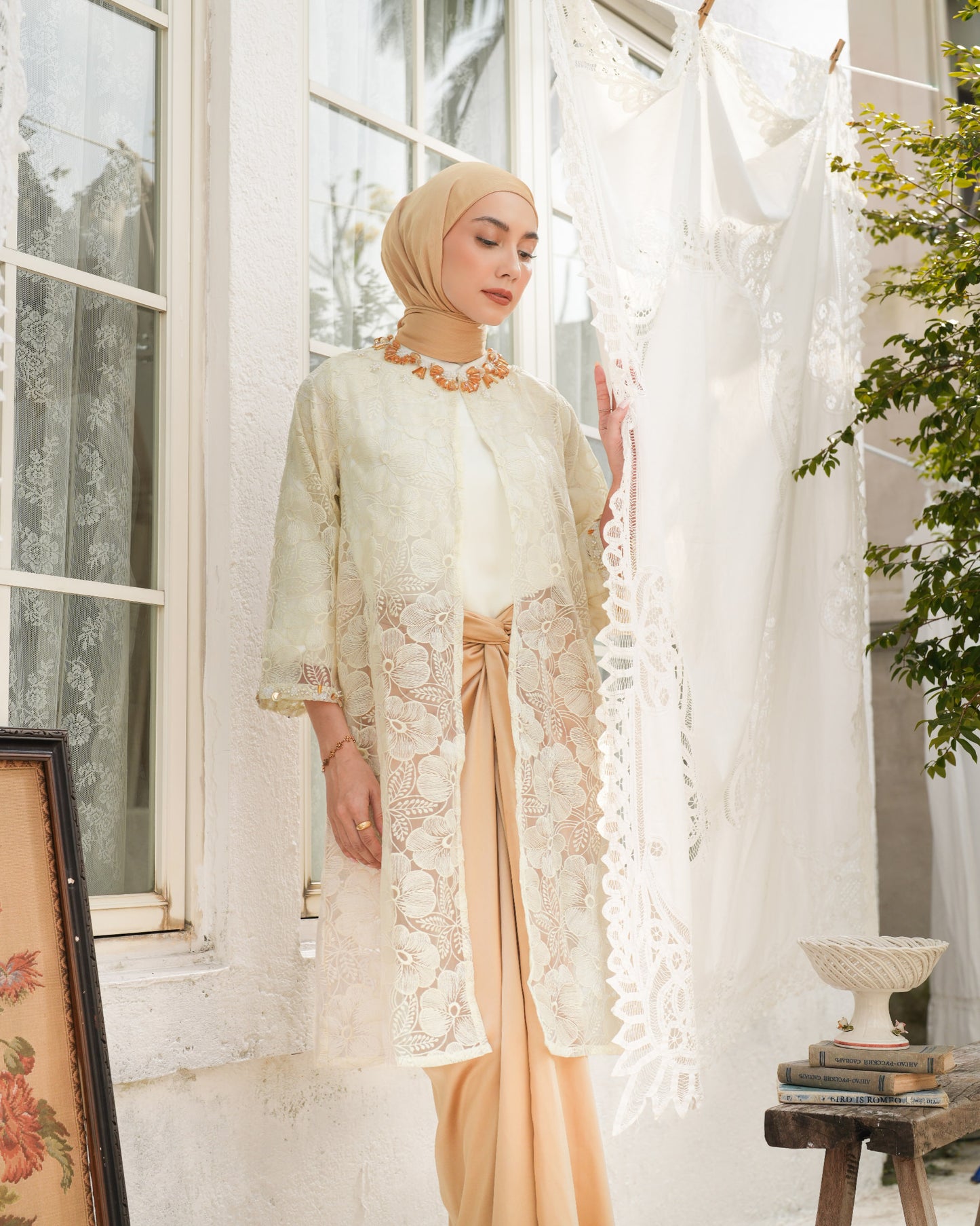 Audrina Outer Privé