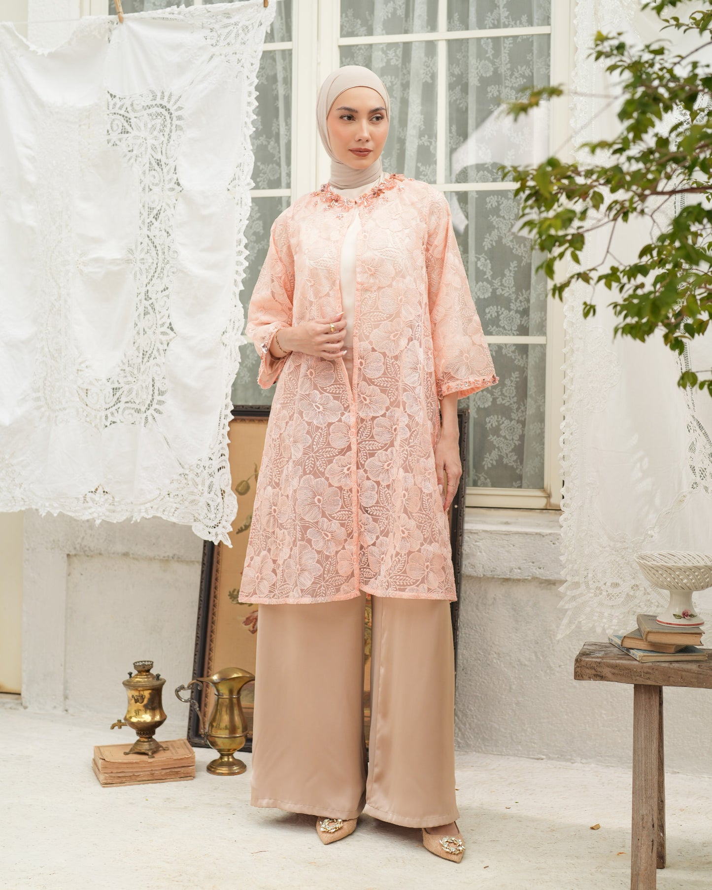Audrina Outer Privé