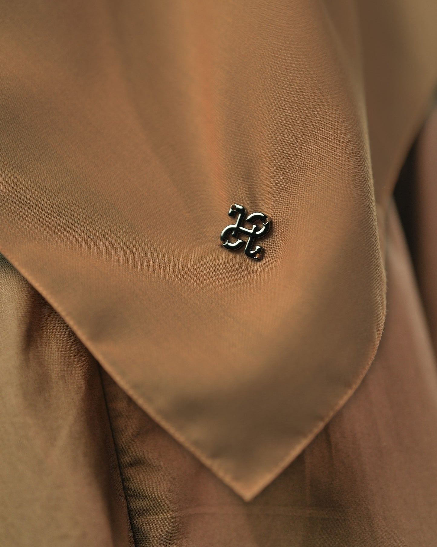 HL Voal Black Iron Logo