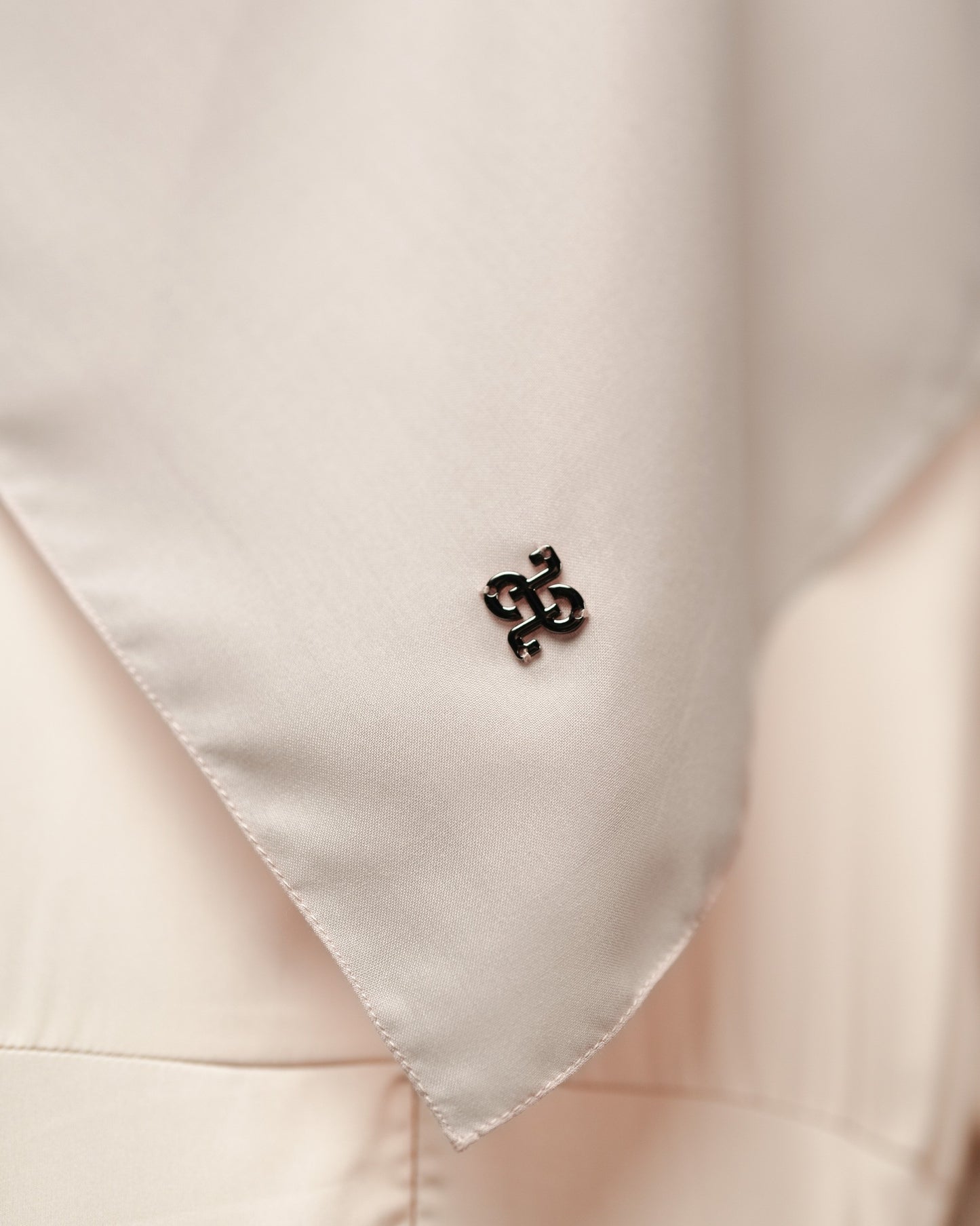 HL Voal Black Iron Logo