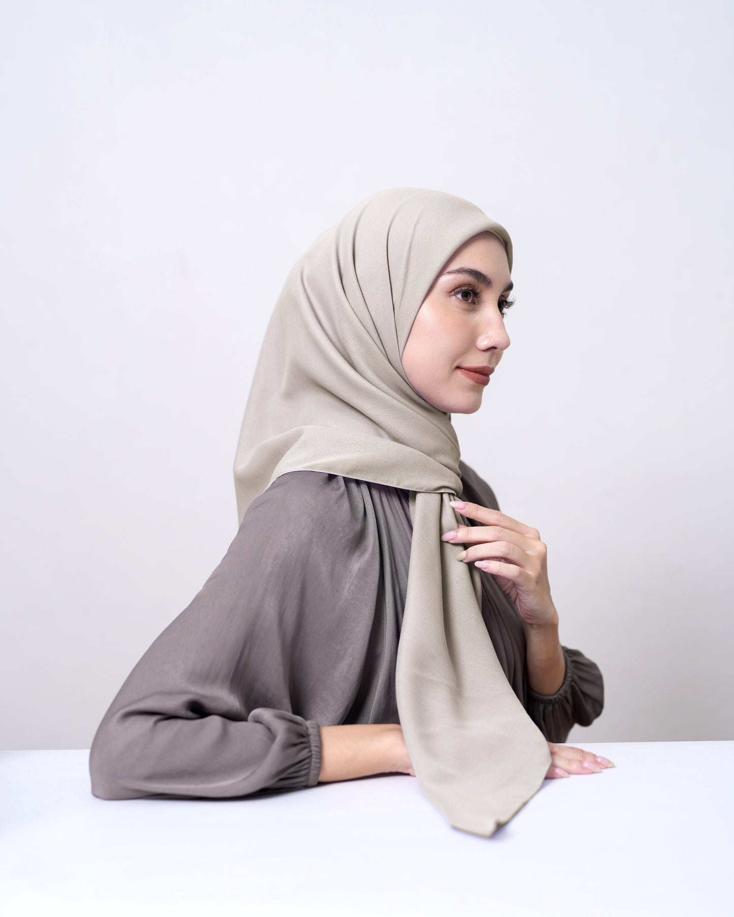 HL Voal Iron Black Logo