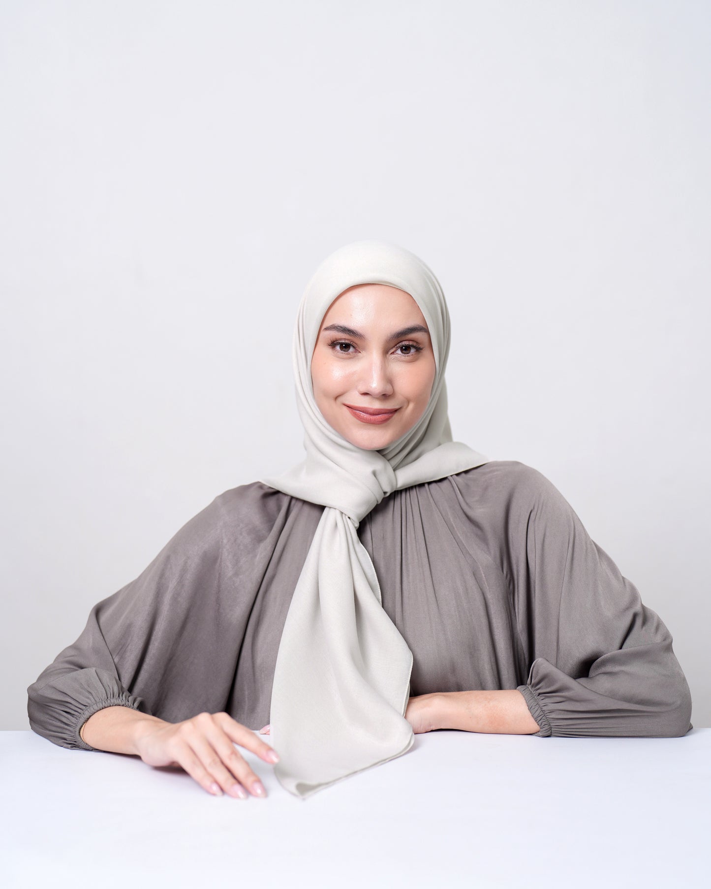 HL Voal Iron Black Logo