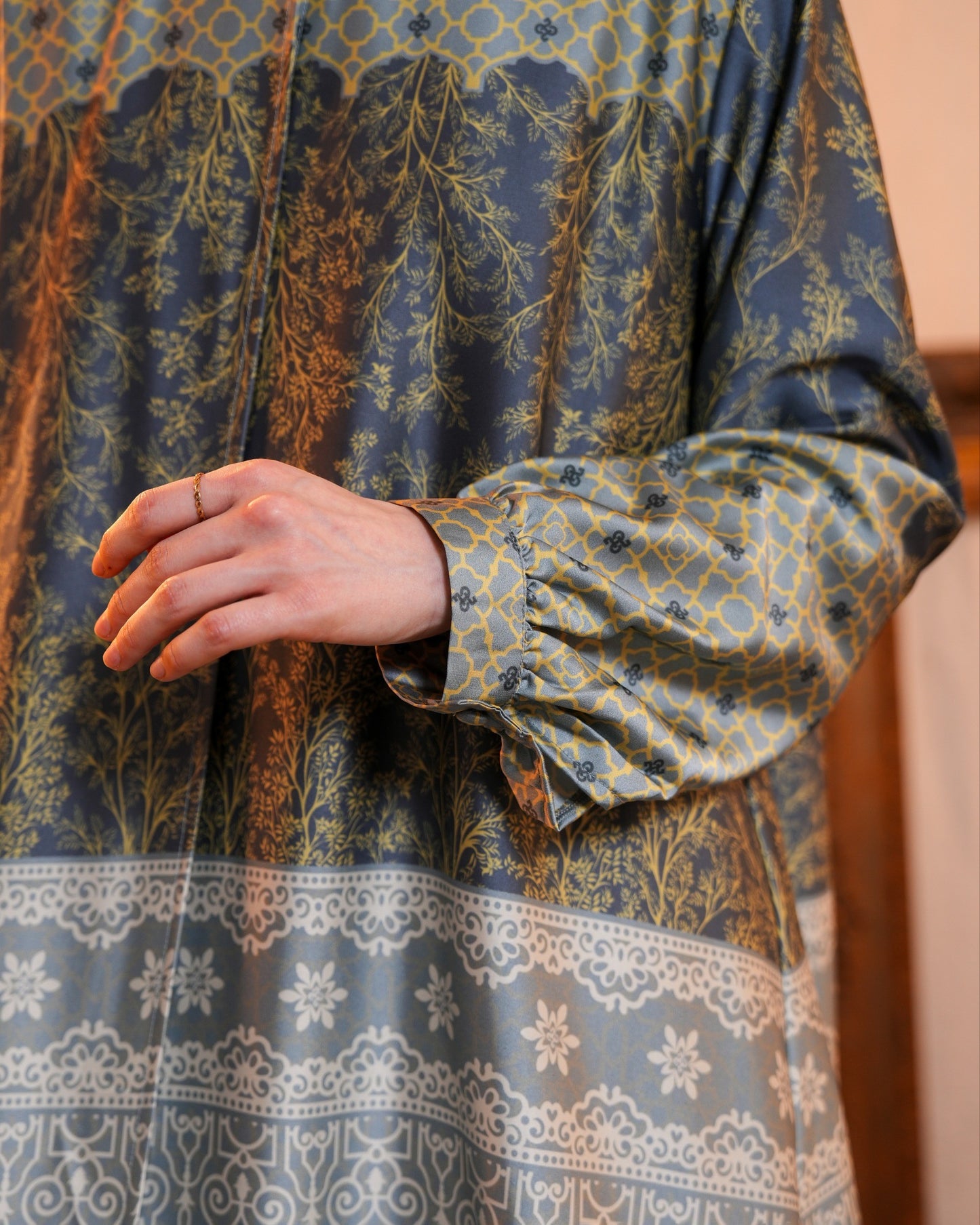 Mahira Outer