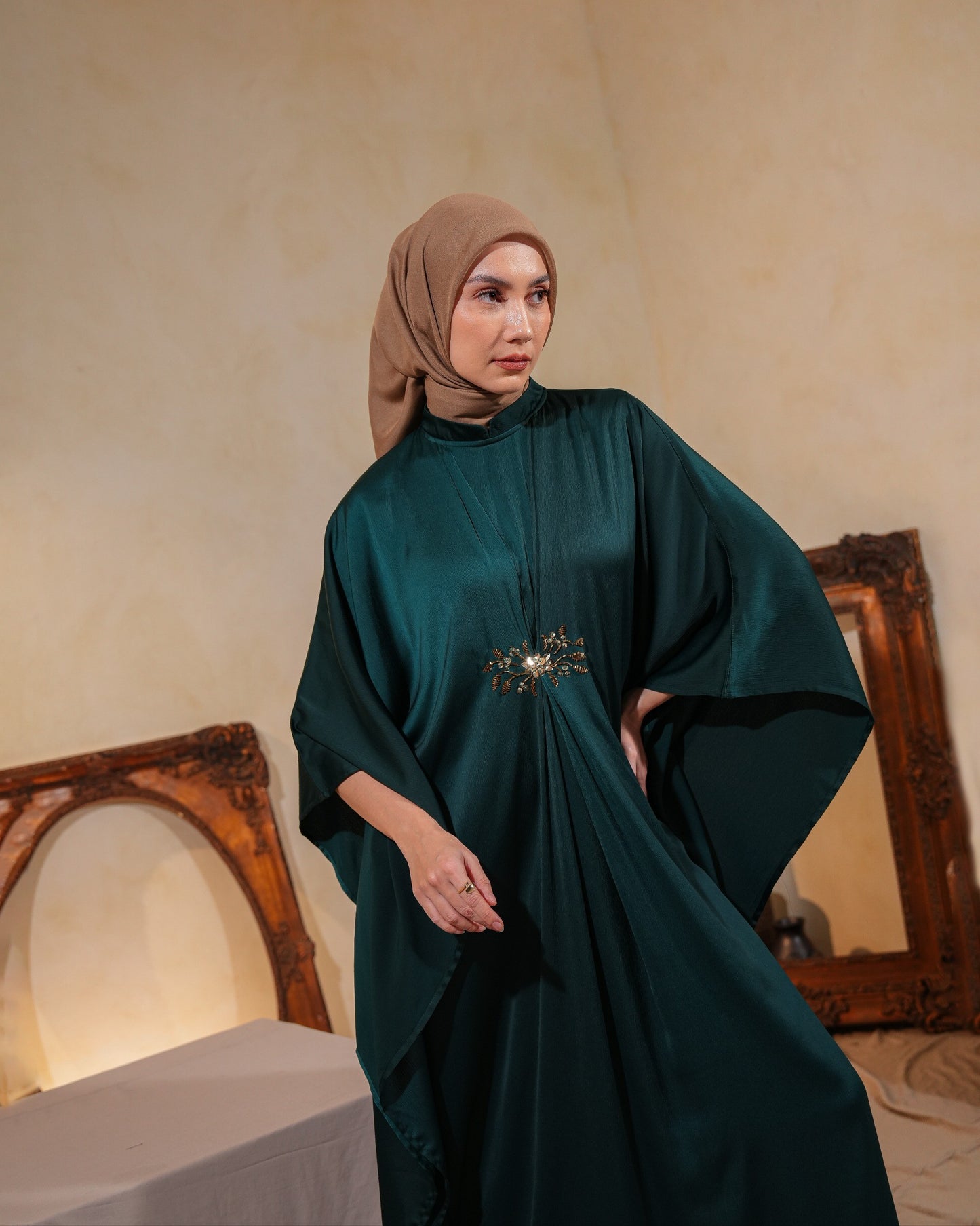 Kyrena Kaftan Privé