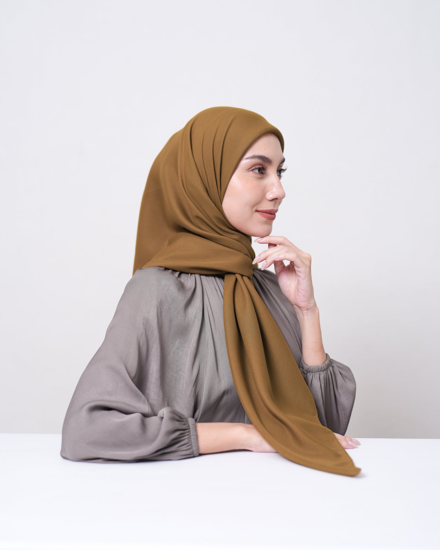 HL Voal Iron Black Logo