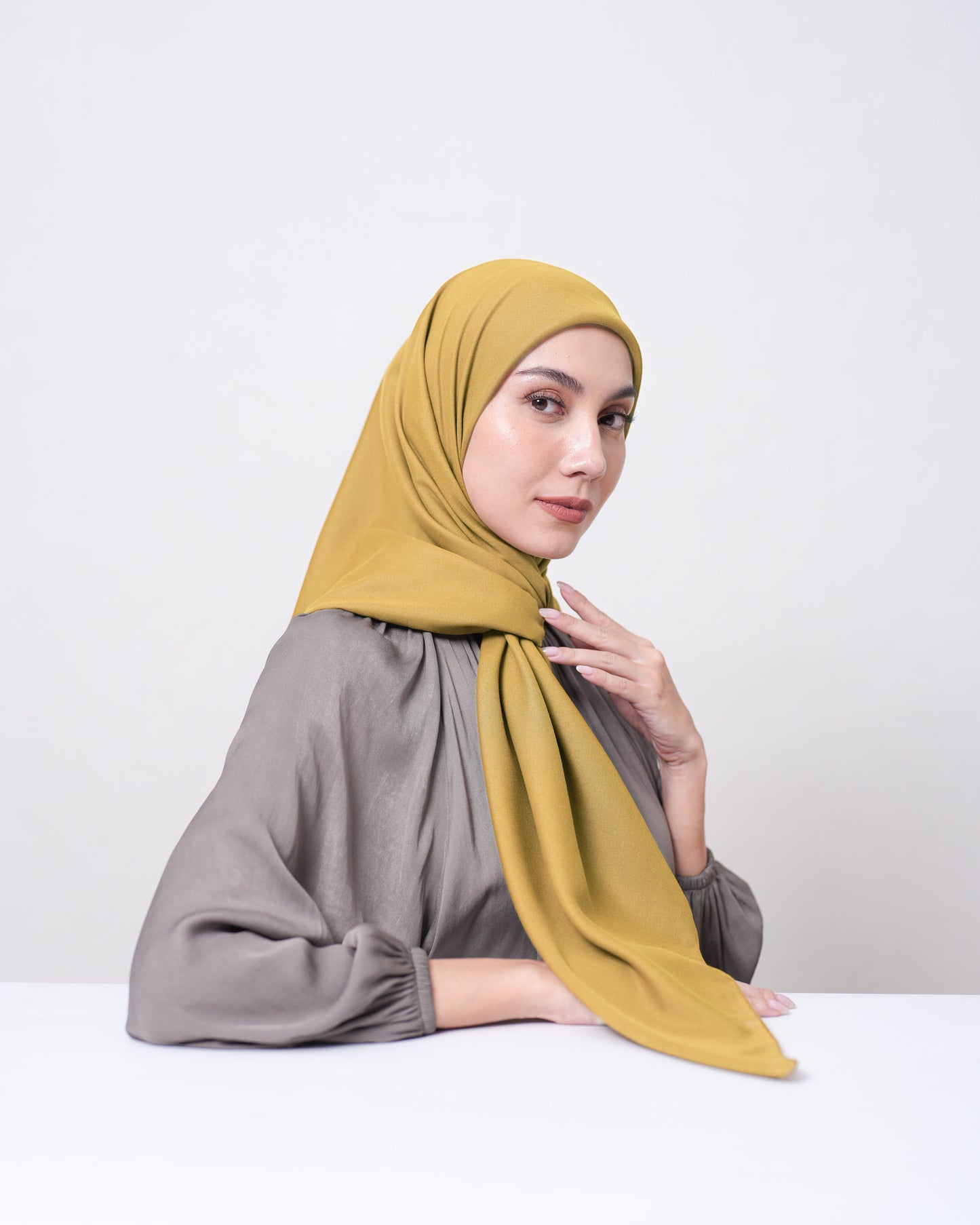 HL Voal Iron Black Logo