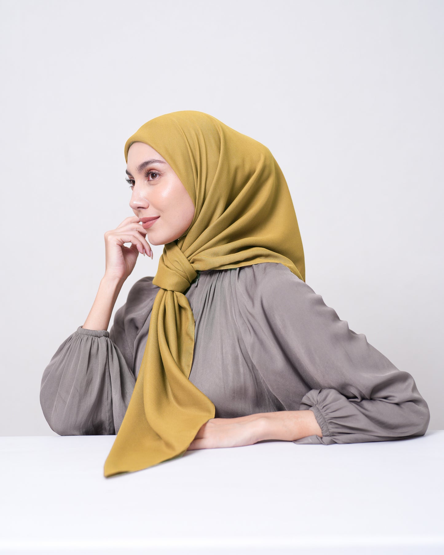 HL Voal Iron Black Logo