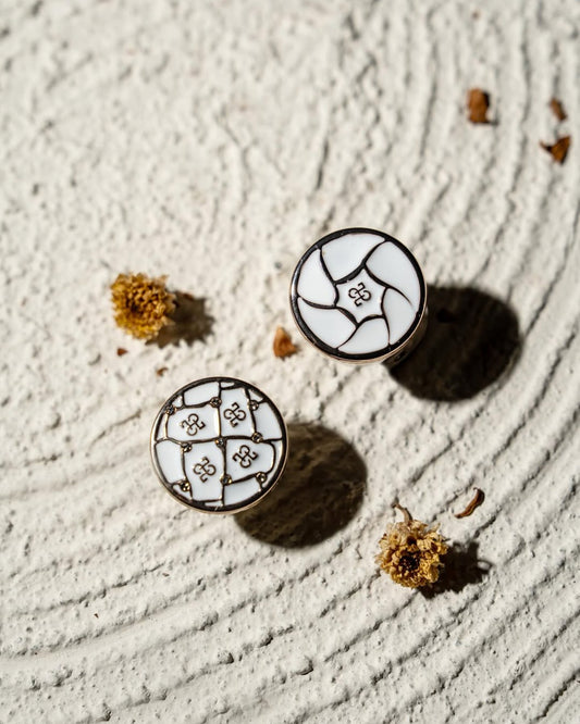 Mini Monochrome Brooch (Isi 2 Pcs)