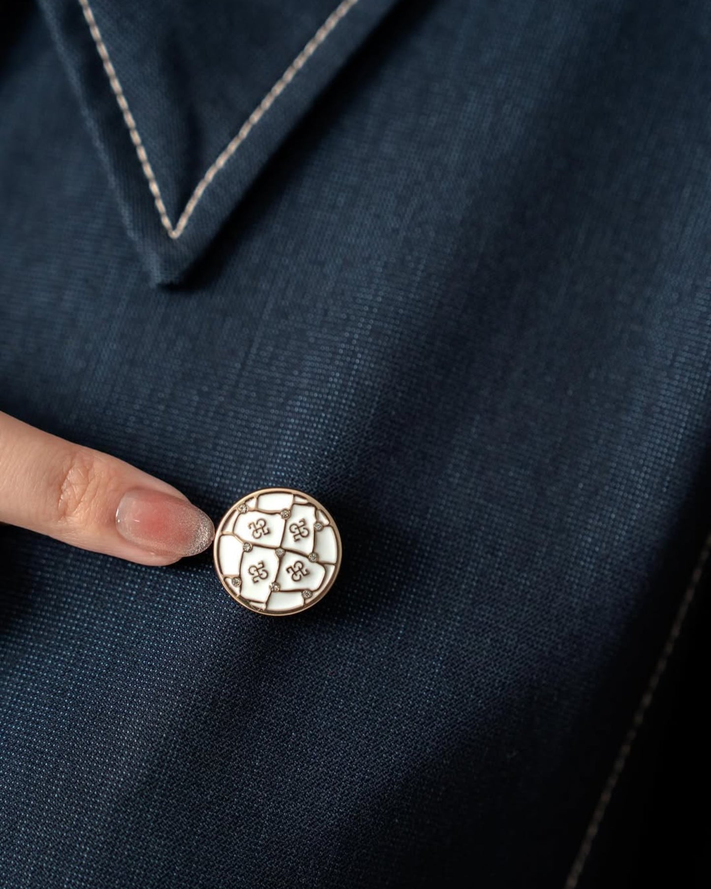 Mini Monochrome Brooch (Isi 2 Pcs)