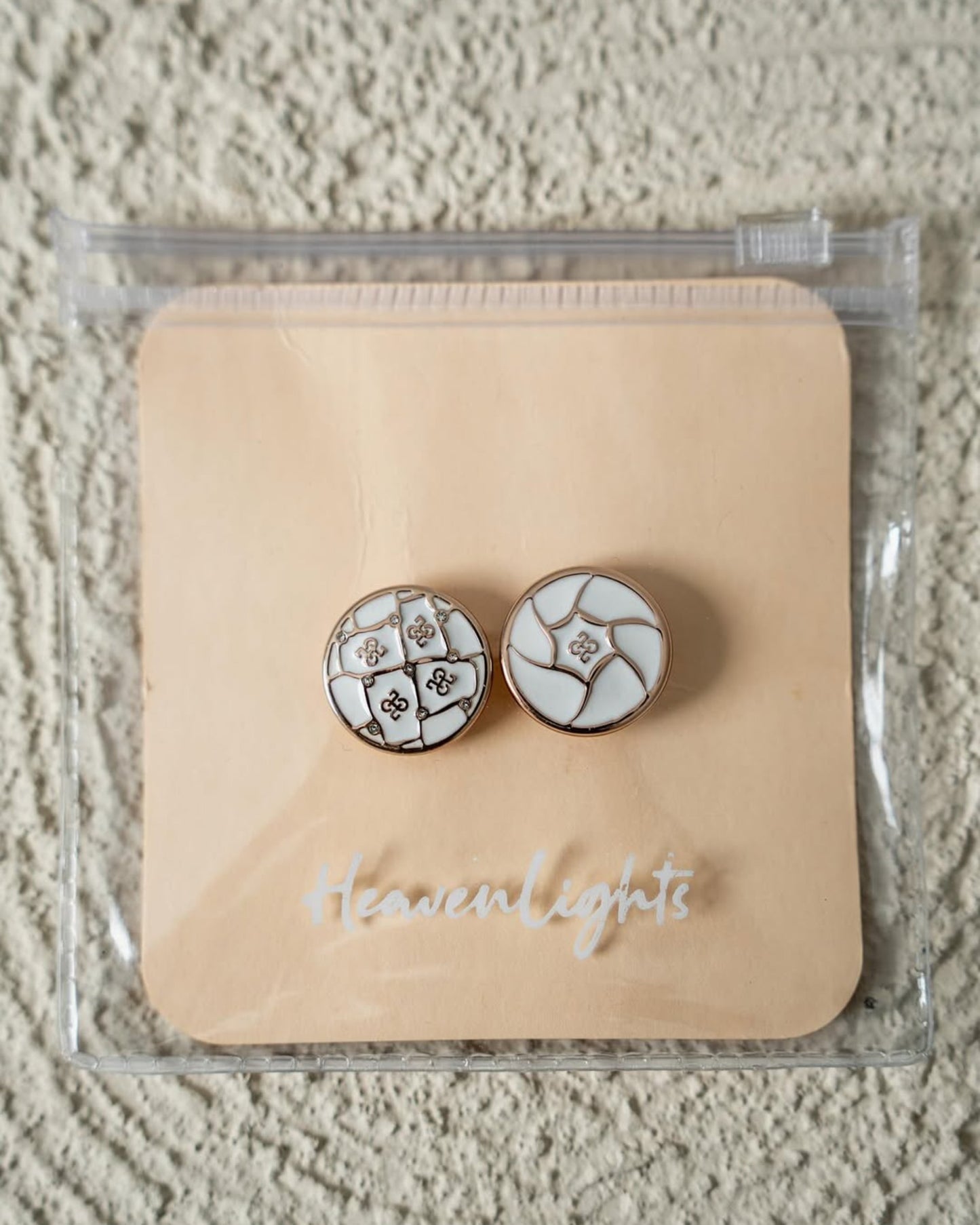 Mini Monochrome Brooch (Isi 2 Pcs)