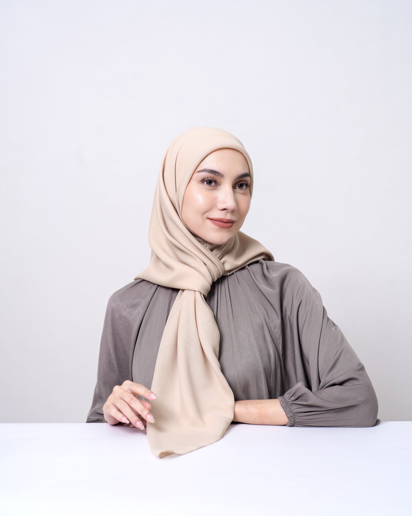 HL Voal Iron Black Logo