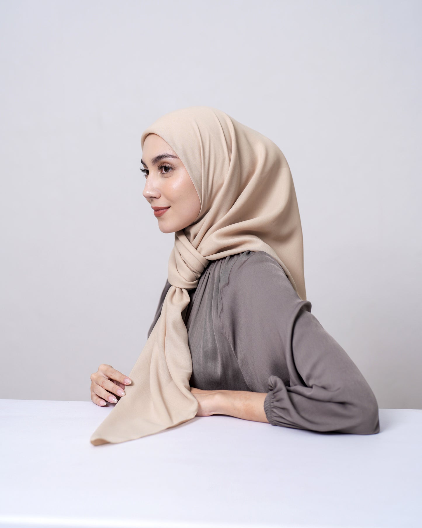 HL Voal Iron Black Logo