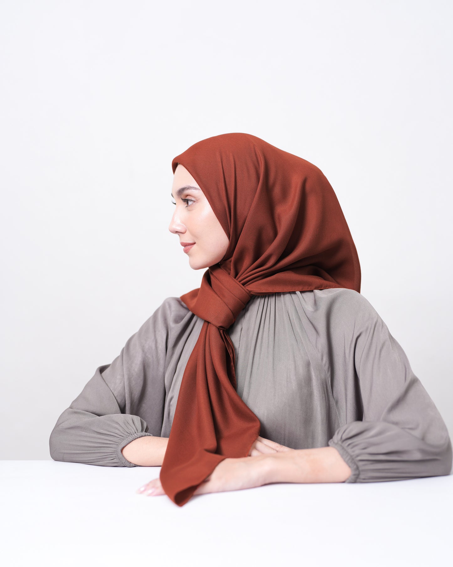 HL Voal Iron Black Logo