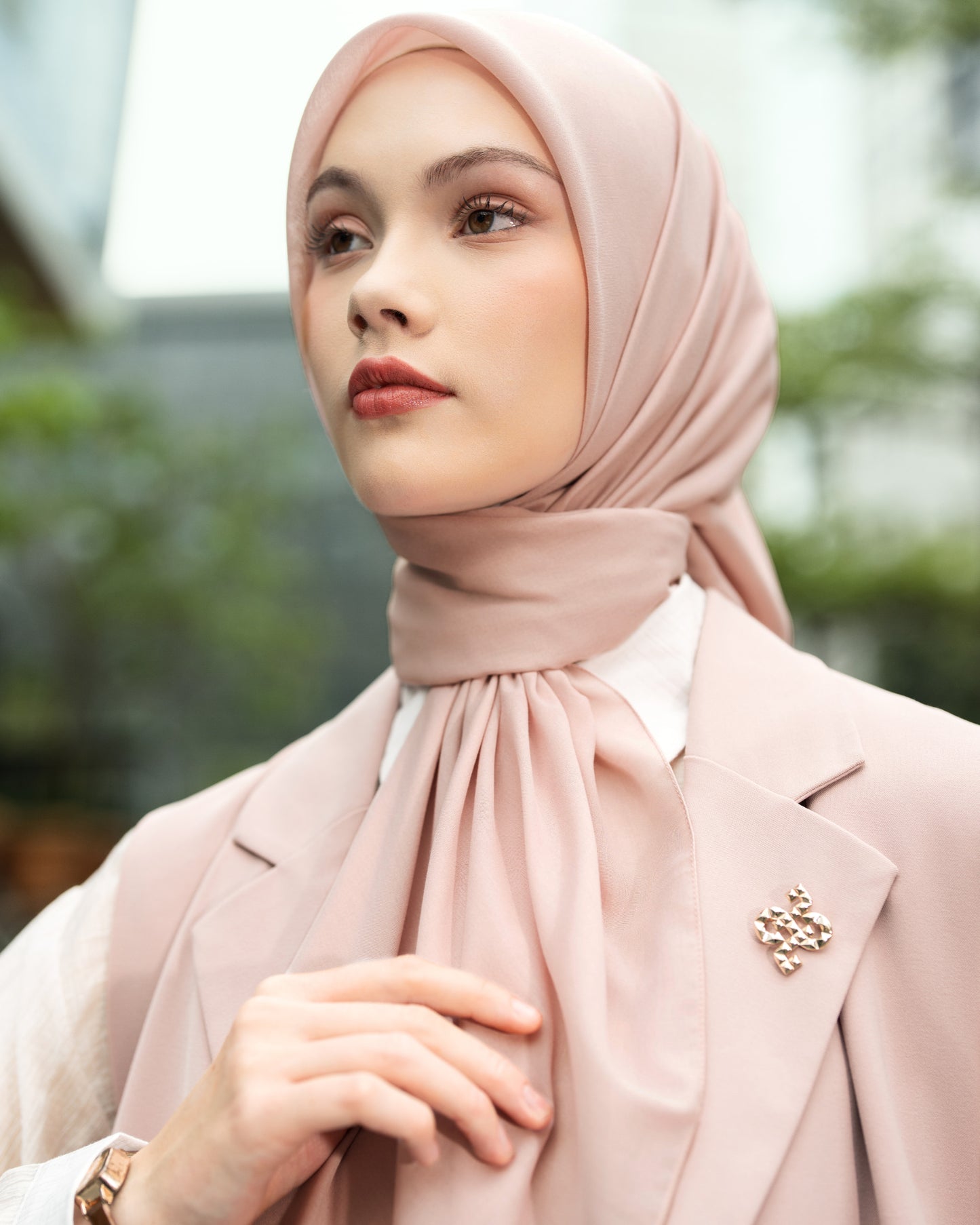 HL Voal Iron Black Logo