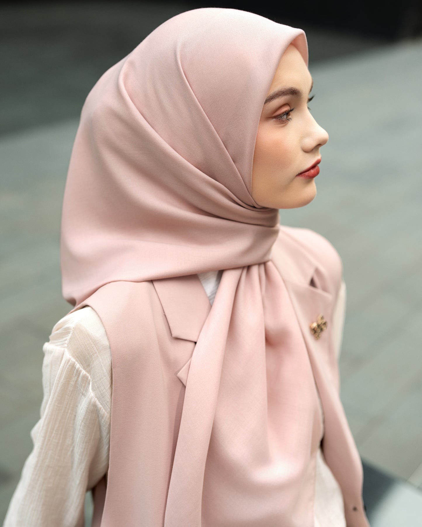 HL Voal Iron Black Logo