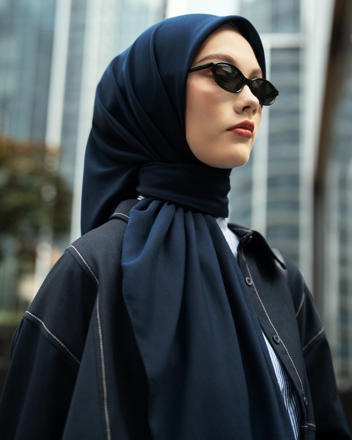 HL Voal Iron Black Logo